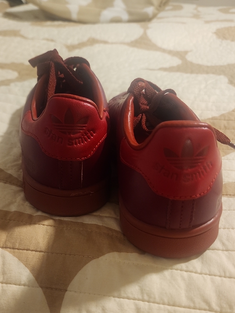 adidas Stan Smith Low-Top Sneakers in Burgundy